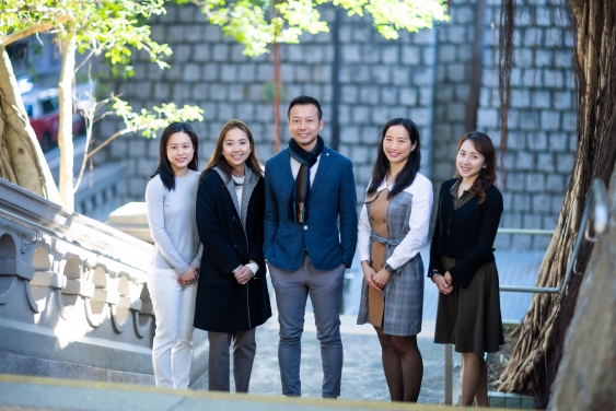 研究團隊 (左起) 陳玟錡醫生、鍾惠禎醫生、梁耀殷醫生、温芷晴醫生和傅曉琳醫生
 